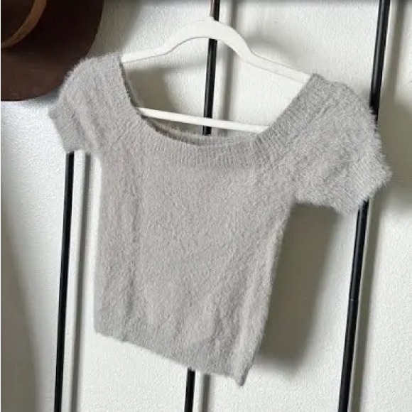 Kendall & Kylie Knit Off the Shoulder Shirt in color grey, size Small. NWT - Picture 1 of 3